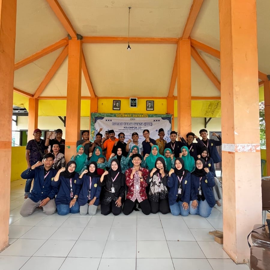 Masyarakat Desa Gotong Royong